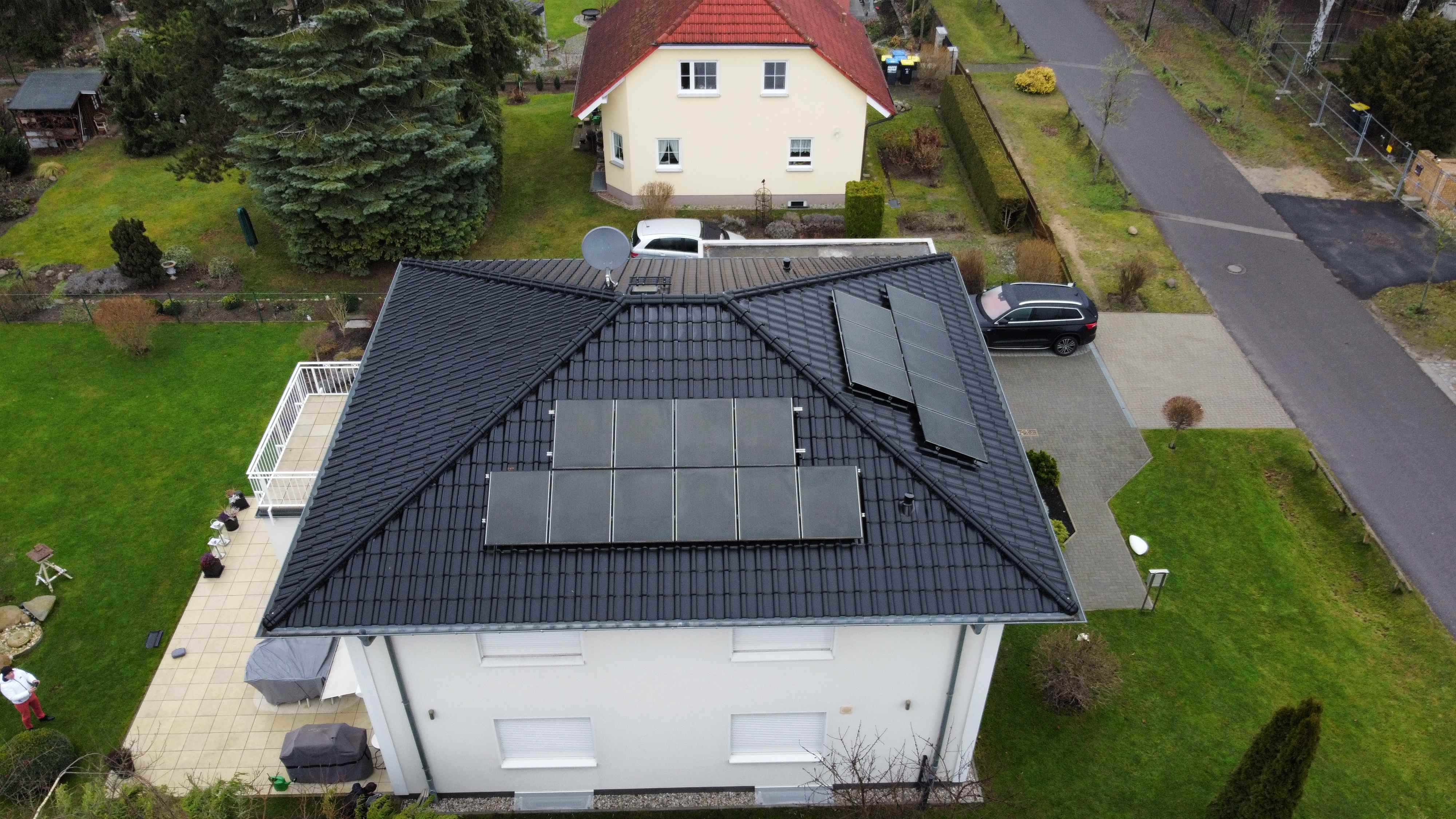 Roof-mounted solar panels 01
